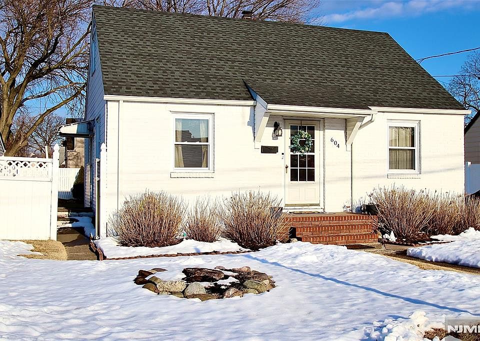 1st image of 604 Elm Ave