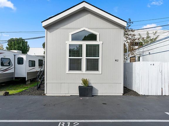 2nd image of 742 Francisco Blvd W #B12