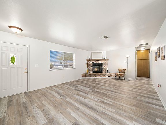 4th image of 7439 Hermosa Ave
