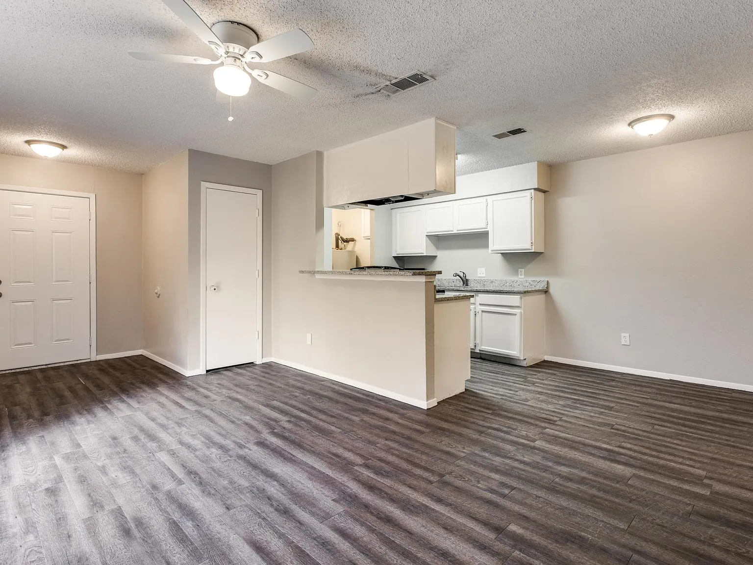 2 bed, 1050 sqft, $1,250 — Photo 4