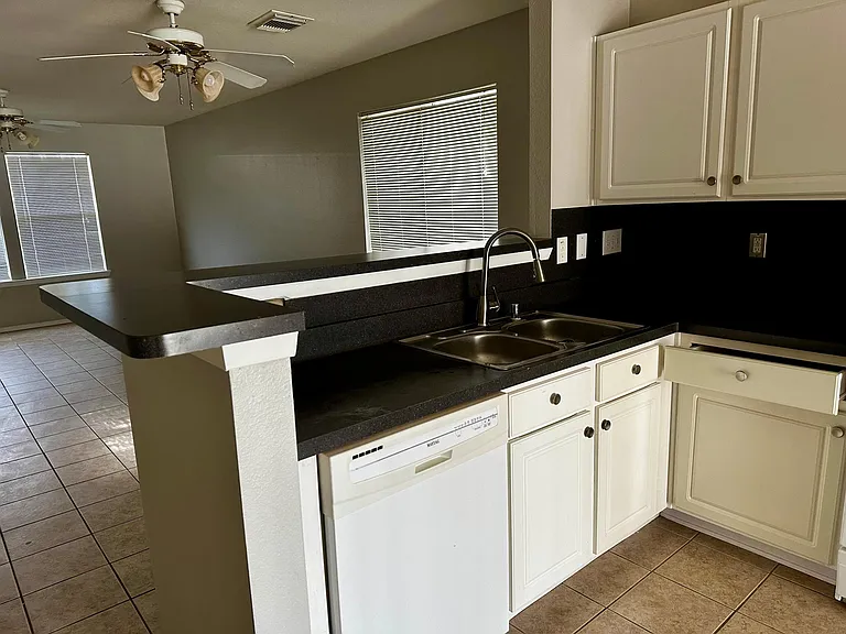 1585 Nichole Woods Dr — Photo 4
