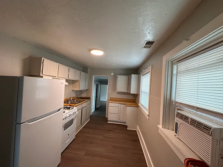 2164 Jackson St — Photo 12