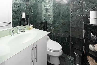 Rented by Barlavi Inc.