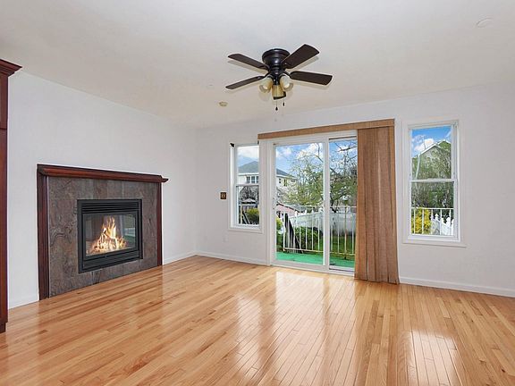 3rd image of 254B Lake Ave