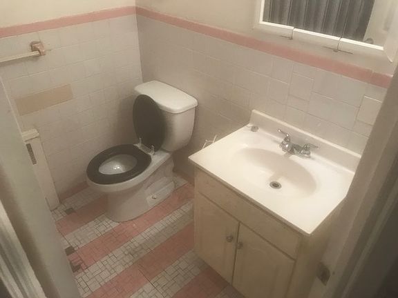 3rd image of 4050 Wilder Ave