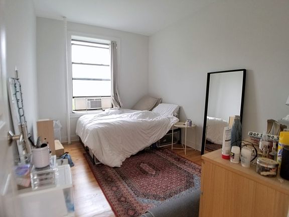 3rd image of 369 Saint Johns Pl APT 14