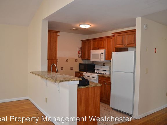 3rd image of 118 Pelhamdale Ave