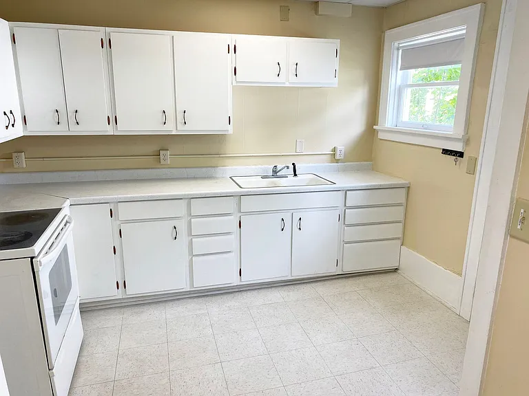 810 Steuben St — Photo 10