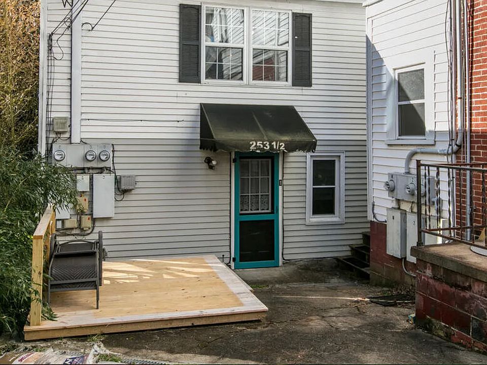 1st image of 253 1/2 Riverview Dr APT 2