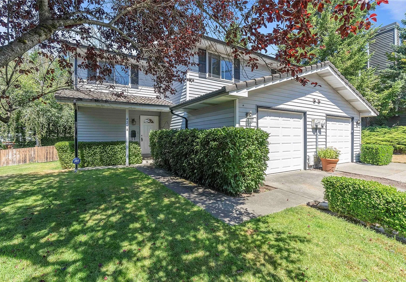 3 bed, 1.5 bath, 1449 sqft, $3,200 — Photo 3