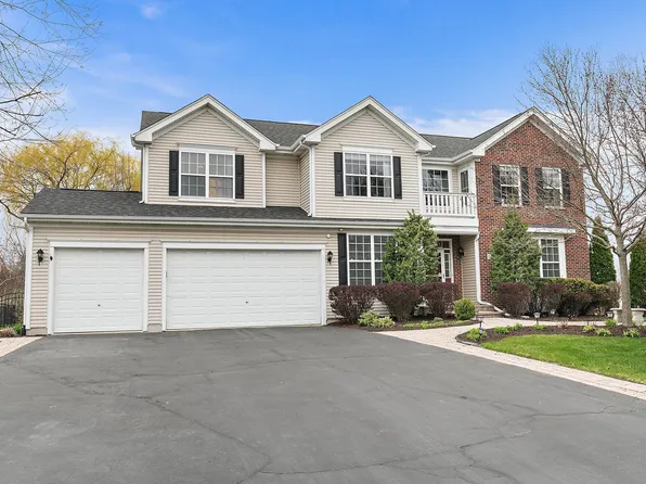 1444 Essex Dr, Hoffman Estates, IL 60192
