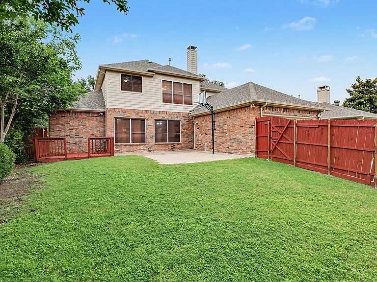 6881 Baird Dr — Photo 3