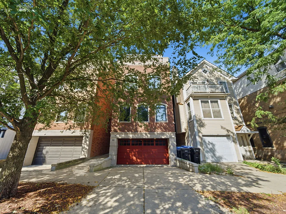 952 N Racine Ave