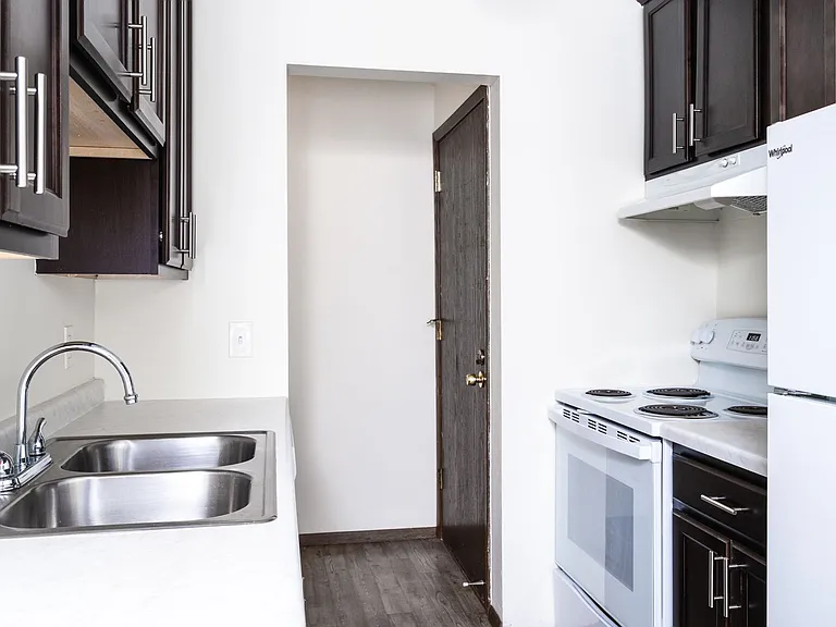 Nicollet Woods Apartments — Photo 10