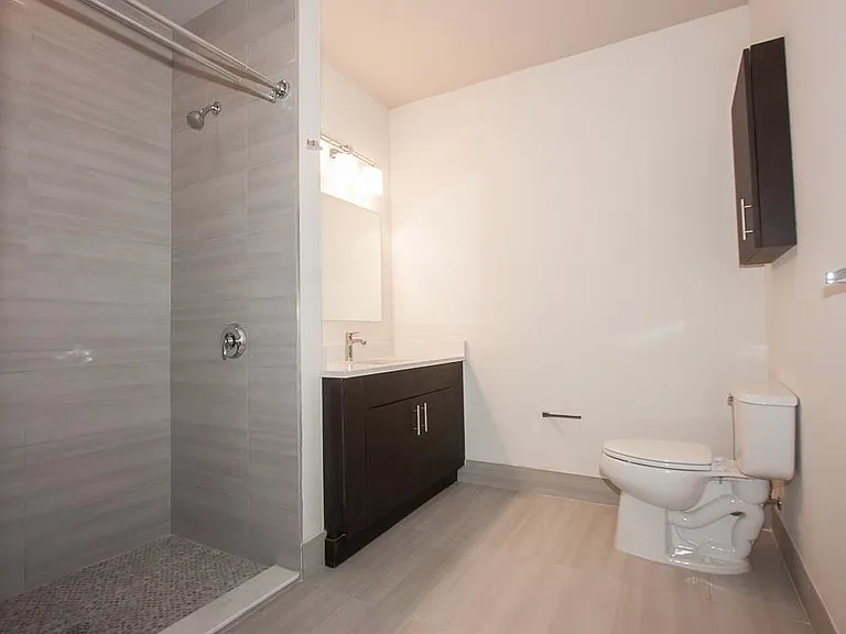 190 Christopher Columbus Dr #2R — Photo 6