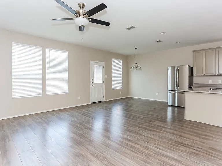 1724 Gayla Creek Dr — Photo 4