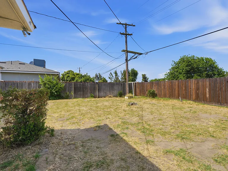 3665 N 8th St — Photo 21