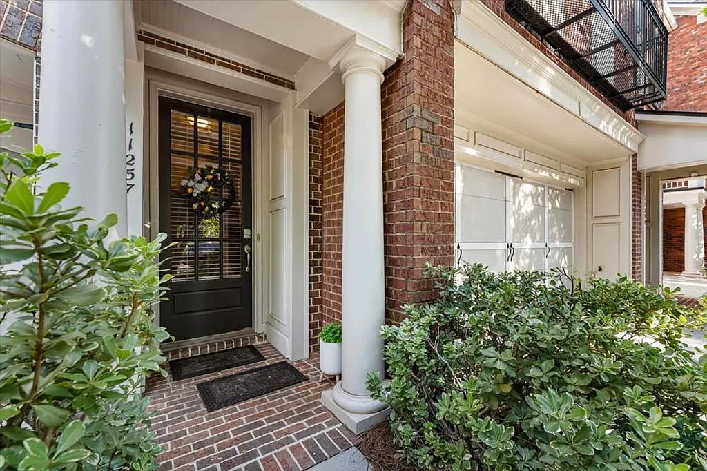 4 bed, 3.5 bath, 3157 sqft, $4,100 — Photo 2