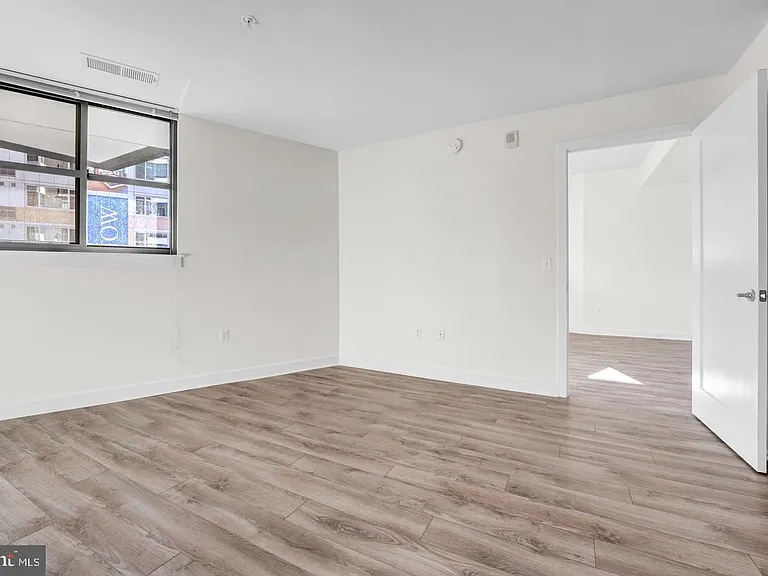 460 New York Ave NW #405 — Photo 8