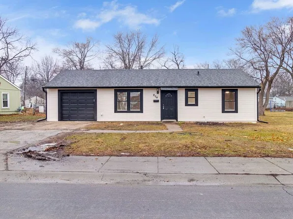 904 S Edgemere Dr, Olathe, KS 66061