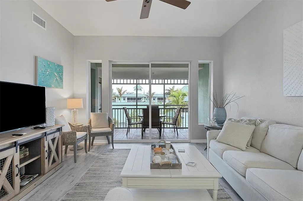 3 bed, 2.5 bath, 1759 sqft, $2,500 — Photo 4