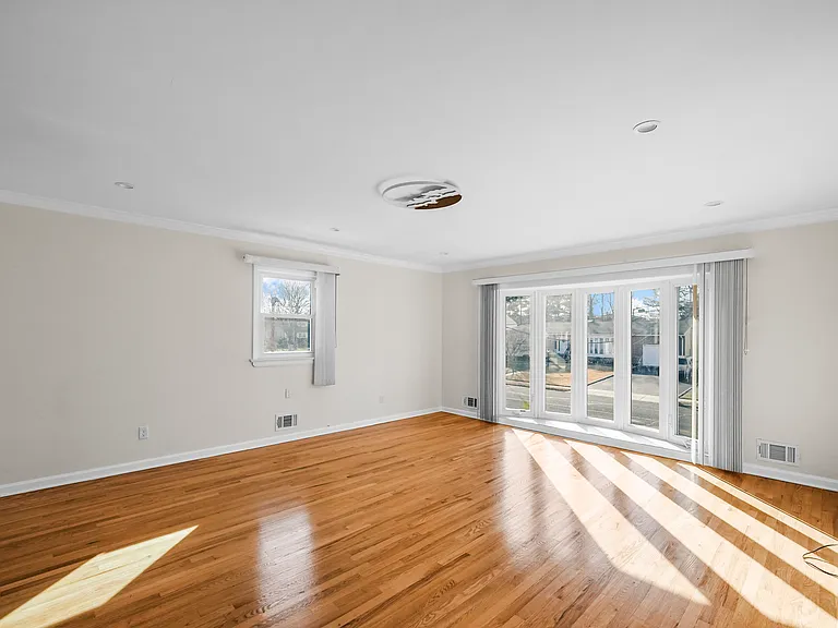 895 Patton St — Photo 33