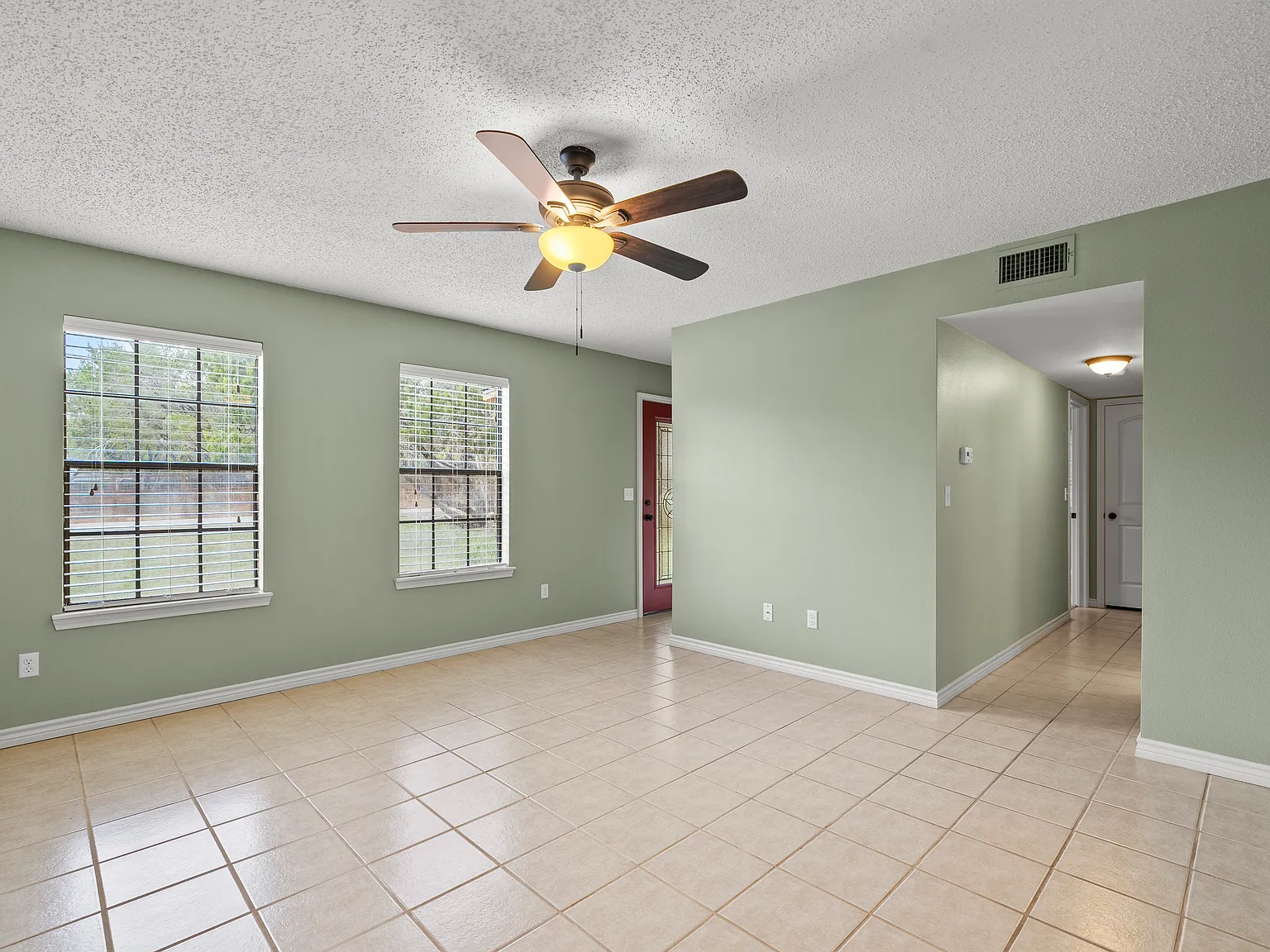 306 Hub Dr — Photo 4