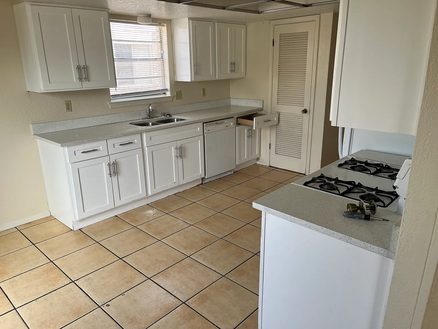 3 bed, 1250 sqft, $1,375 — Photo 3
