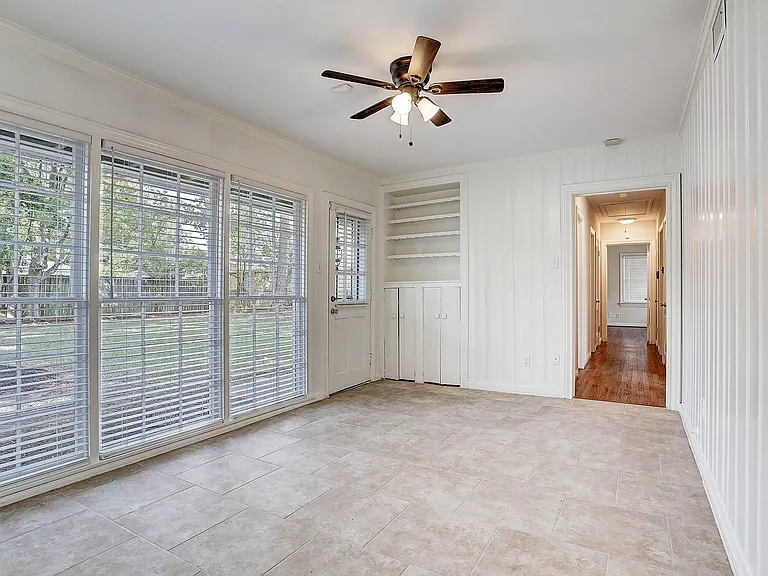 3709 Parkwood Dr — Photo 10