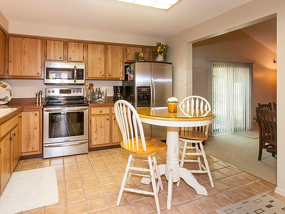 5th image of 99 Willow Pond Way