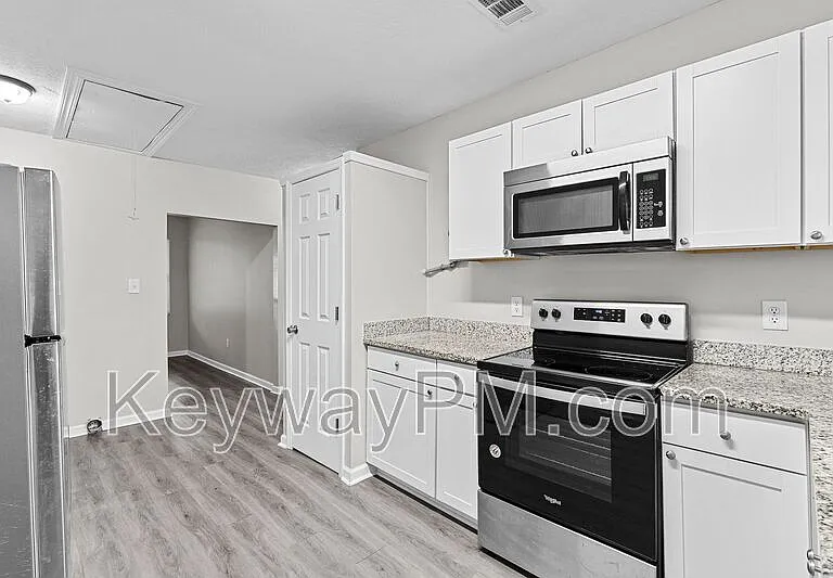 1120 Dodge Ln #10 — Photo 5