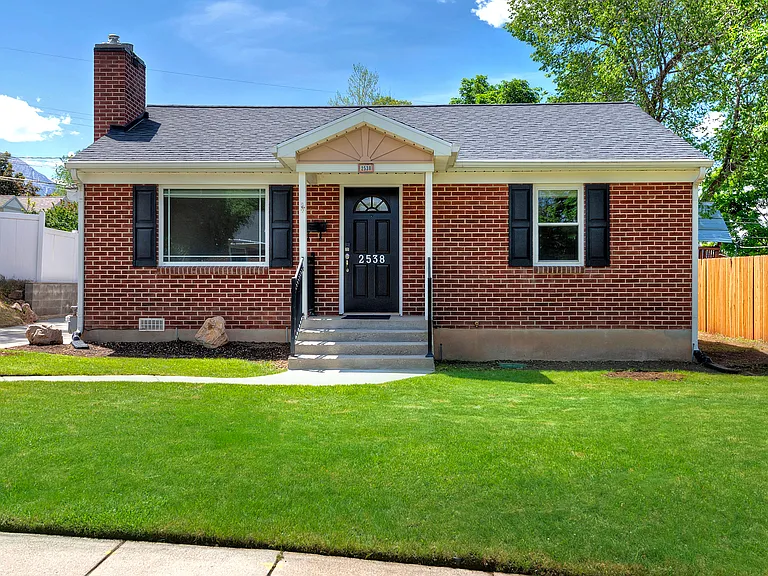 2538 E Wilmington Ave — Photo 1
