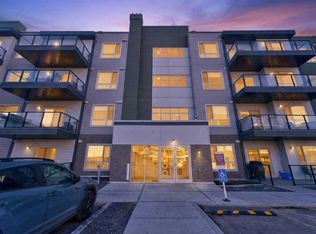 33 W Carringham Gate NW #1207, Calgary, AB T3P2H6