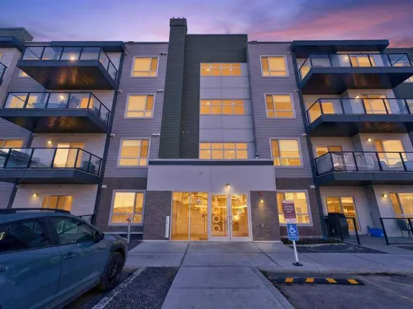 33 W Carringham Gate NW #1207, Calgary, AB T3P 2H6