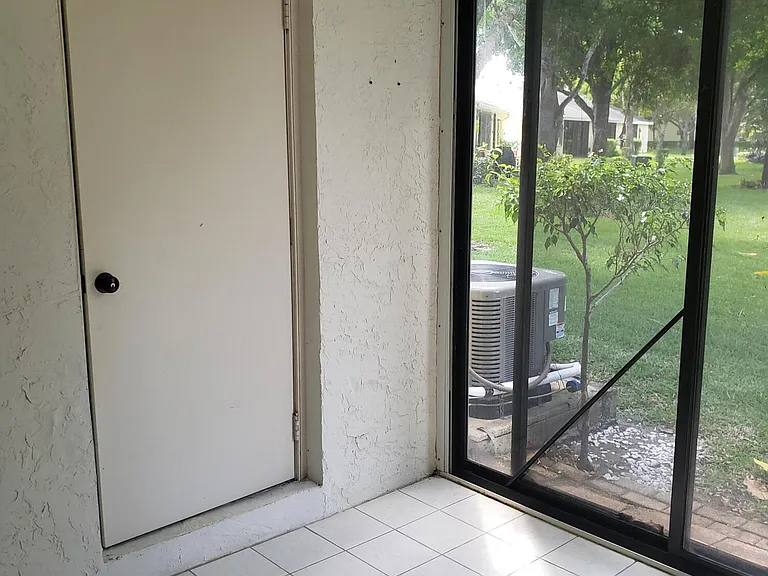 10875 Lake Front Pl — Photo 20