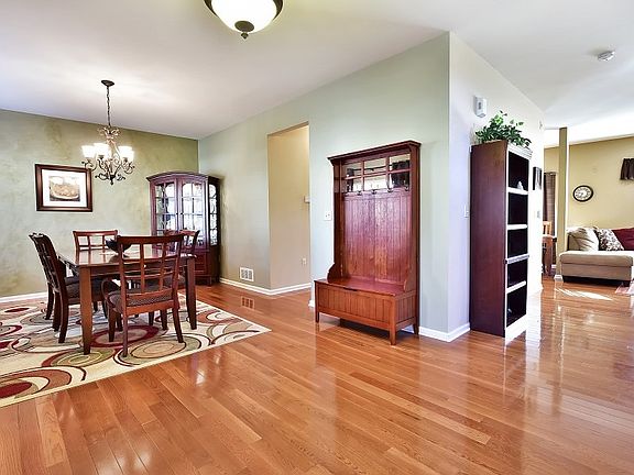 FOYER ENTRY