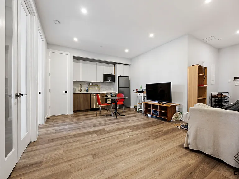 2913 Snyder Ave #5R — Photo 9