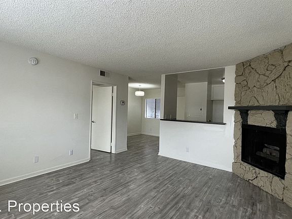 3rd image of 12249 Oxnard St #16833340