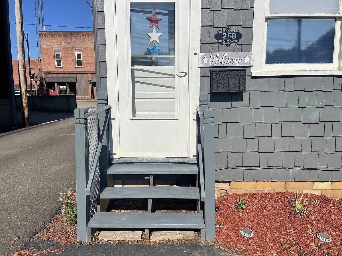 Building Photo - 25 N Washington St #B