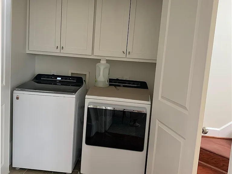 715 Reinicke St — Photo 17