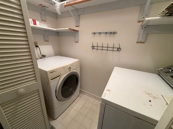 916 Windbrooke Dr #916, Gaithersburg, MD 20879