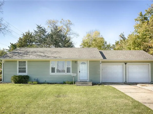 8220 Sterling Ave, Raytown, MO 64138