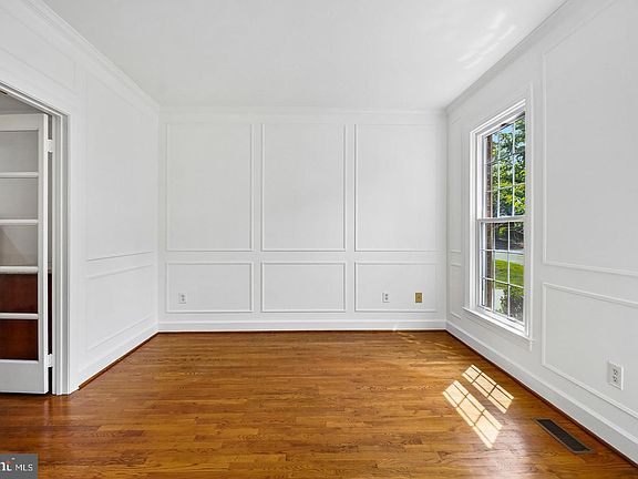 4th image of 9705 Holloway Hill Ct