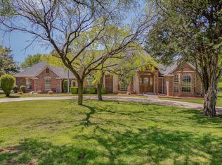 1523 Cypress Bend Dr, Cedar Hill, TX 75104