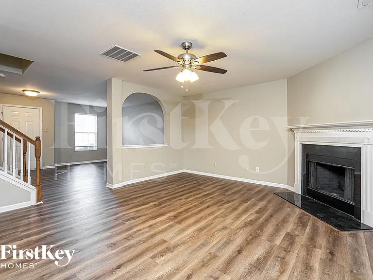 340 Kendall Dr — Photo 6