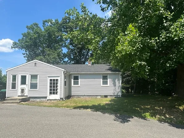95 Baskin Dr, Chicopee, MA 01020