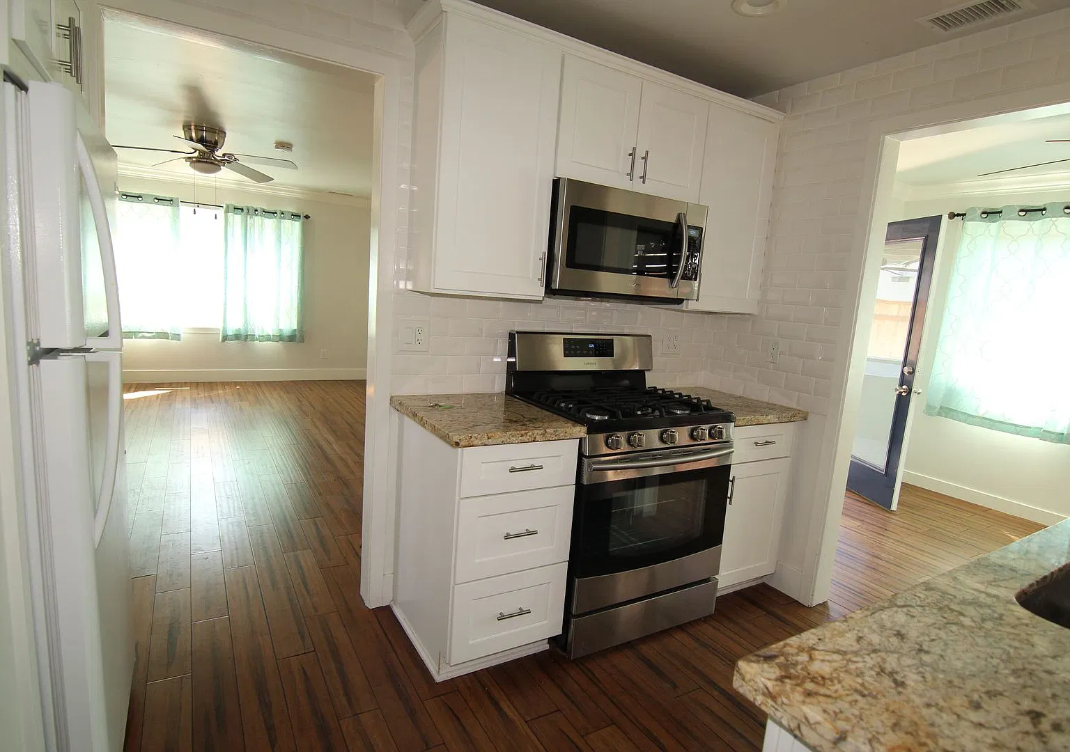 Custom one bedroom with large living room and much more! — Photo 4