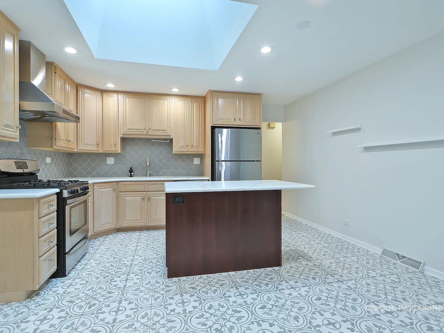 4 bed, 1983 sqft, $3,750 — Photo 4