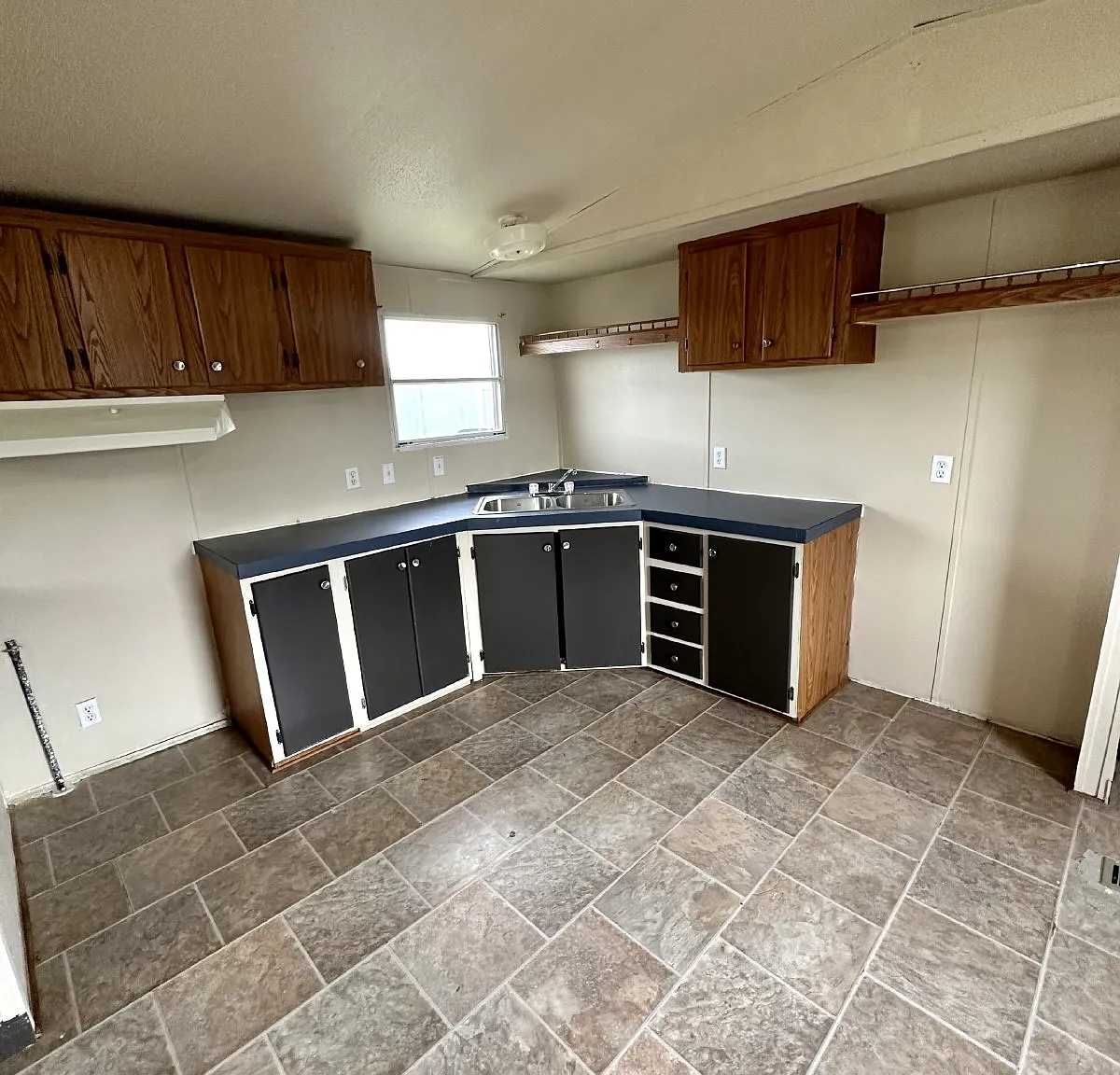 3 bed, 2.0 bath, $750 — Photo 2