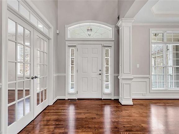 4th image of 204 Enstone Ct